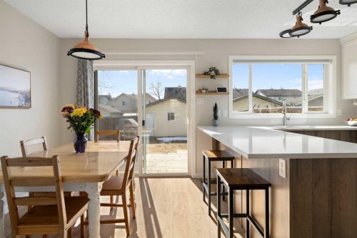9 Elgin Mews Se, Calgary, AB - Indoor Photo Showing Dining Room