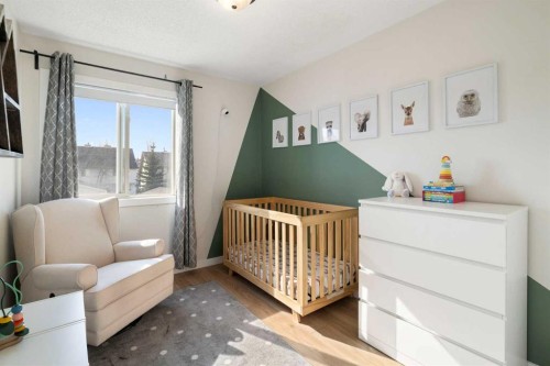 9 Elgin Mews Se, Calgary, AB - Indoor Photo Showing Bedroom