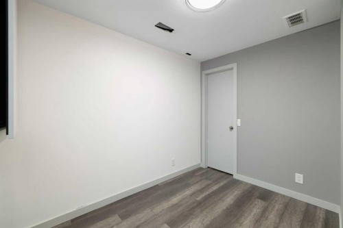 9 Elgin Mews Se, Calgary, AB - Indoor Photo Showing Other Room
