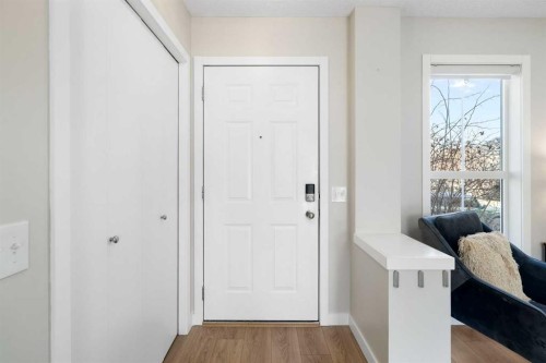 9 Elgin Mews Se, Calgary, AB - Indoor Photo Showing Other Room