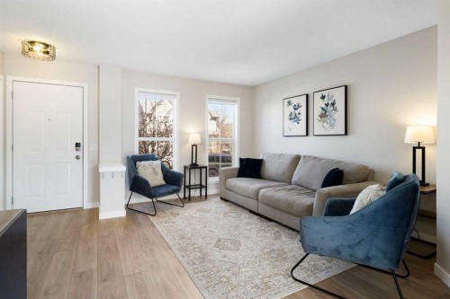 9 Elgin Mews Se, Calgary, AB - Indoor Photo Showing Living Room