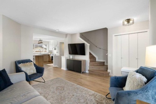 9 Elgin Mews Se, Calgary, AB - Indoor Photo Showing Living Room