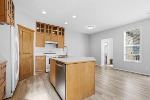 15172 Prestwick Boulevard Se, Calgary, AB - Indoor Photo Showing Kitchen