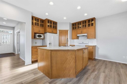 15172 Prestwick Boulevard Se, Calgary, AB - Indoor Photo Showing Kitchen