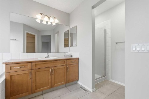 15172 Prestwick Boulevard Se, Calgary, AB - Indoor Photo Showing Bathroom