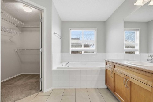 15172 Prestwick Boulevard Se, Calgary, AB - Indoor Photo Showing Bathroom