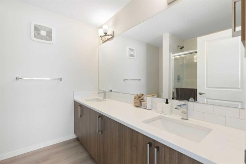 608-20295 Seton Way Se, Calgary, AB - Indoor Photo Showing Bathroom