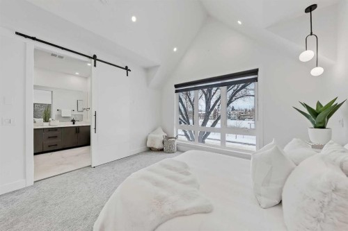 523 55 Avenue Sw, Calgary, AB - Indoor Photo Showing Bedroom