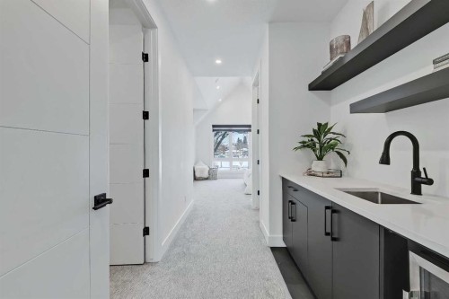 523 55 Avenue Sw, Calgary, AB - Indoor Photo Showing Kitchen
