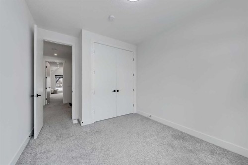 523 55 Avenue Sw, Calgary, AB - Indoor Photo Showing Other Room