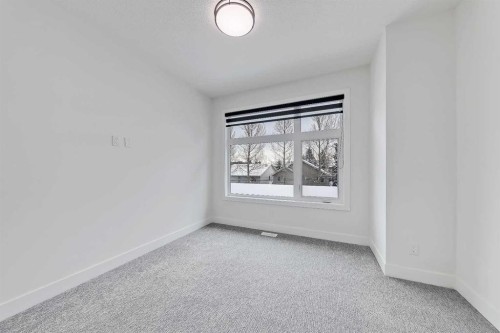 523 55 Avenue Sw, Calgary, AB - Indoor Photo Showing Other Room
