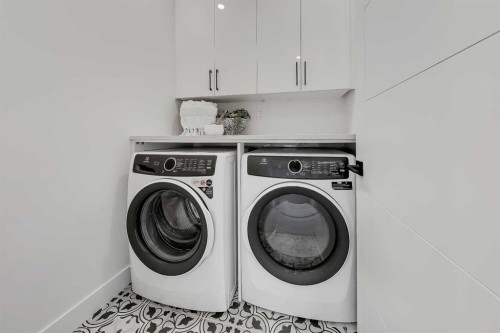 523 55 Avenue Sw, Calgary, AB - Indoor Photo Showing Laundry Room