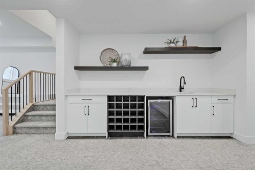 523 55 Avenue Sw, Calgary, AB - Indoor Photo Showing Other Room