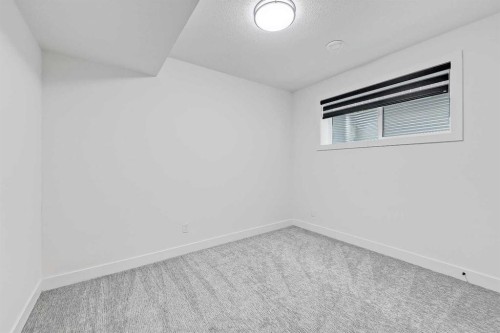 523 55 Avenue Sw, Calgary, AB - Indoor Photo Showing Other Room