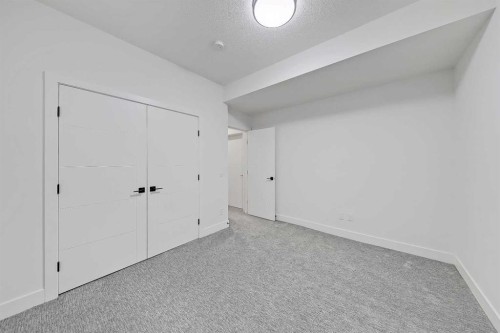 523 55 Avenue Sw, Calgary, AB - Indoor Photo Showing Other Room