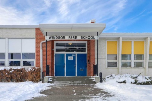 523 55 Avenue Sw, Calgary, AB - Outdoor