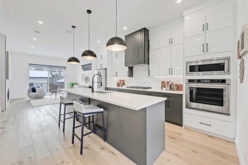 523 55 Avenue Sw, Calgary, AB - Indoor Photo Showing Kitchen With Upgraded Kitchen