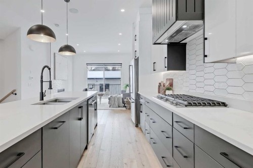 523 55 Avenue Sw, Calgary, AB - Indoor Photo Showing Kitchen With Double Sink With Upgraded Kitchen