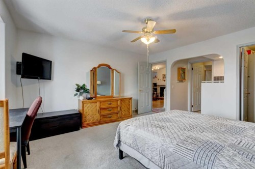 38 Millbank Hill Sw, Calgary, AB - Indoor Photo Showing Bedroom