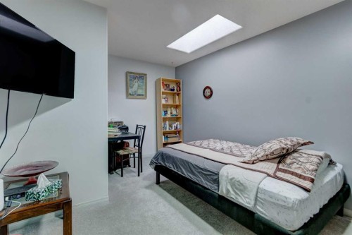 38 Millbank Hill Sw, Calgary, AB - Indoor Photo Showing Bedroom