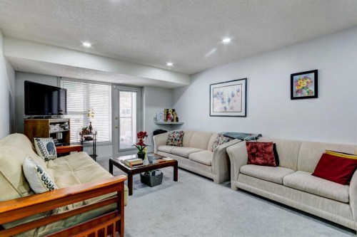 38 Millbank Hill Sw, Calgary, AB - Indoor Photo Showing Living Room