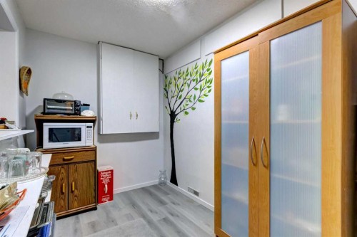 38 Millbank Hill Sw, Calgary, AB - Indoor