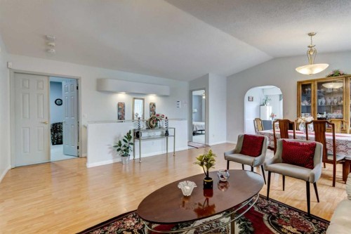 38 Millbank Hill Sw, Calgary, AB - Indoor Photo Showing Living Room