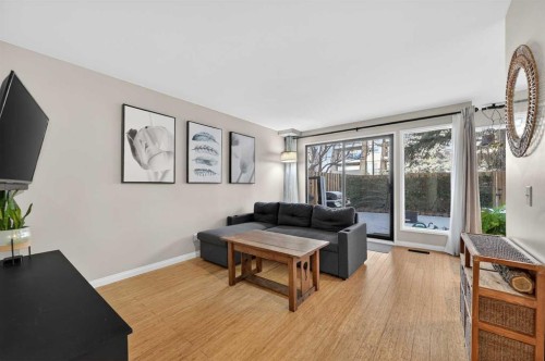 5-111 Grier Terrace Ne, Calgary, AB - Indoor Photo Showing Living Room