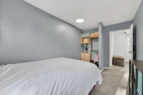 5-111 Grier Terrace Ne, Calgary, AB - Indoor Photo Showing Bedroom