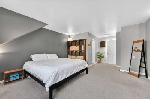 5-111 Grier Terrace Ne, Calgary, AB - Indoor Photo Showing Bedroom
