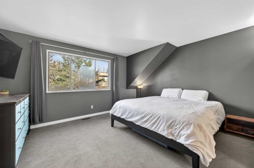 5-111 Grier Terrace Ne, Calgary, AB - Indoor Photo Showing Bedroom