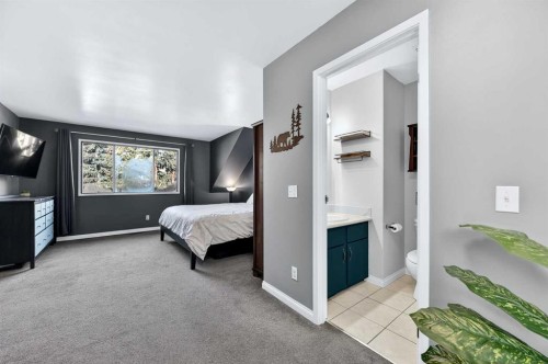 5-111 Grier Terrace Ne, Calgary, AB - Indoor Photo Showing Bedroom