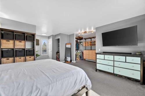 5-111 Grier Terrace Ne, Calgary, AB - Indoor Photo Showing Bedroom