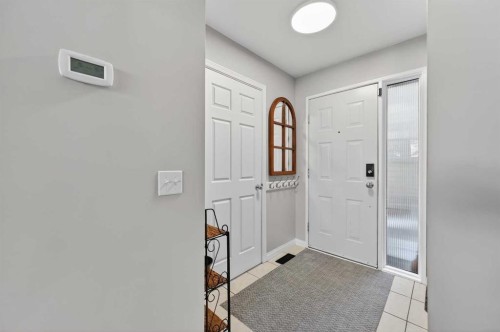 5-111 Grier Terrace Ne, Calgary, AB - Indoor Photo Showing Other Room