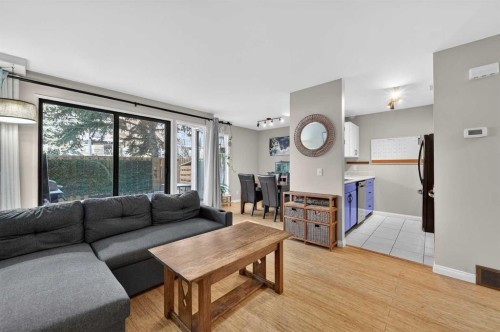 5-111 Grier Terrace Ne, Calgary, AB - Indoor Photo Showing Living Room