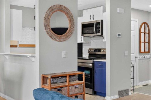 5-111 Grier Terrace Ne, Calgary, AB - Indoor Photo Showing Other Room