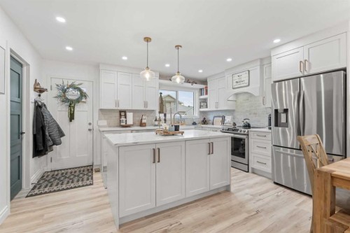 168 Chaparral Ridge Circle Se, Calgary, AB - Indoor Photo Showing Kitchen With Upgraded Kitchen