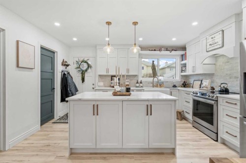 168 Chaparral Ridge Circle Se, Calgary, AB - Indoor Photo Showing Kitchen With Upgraded Kitchen