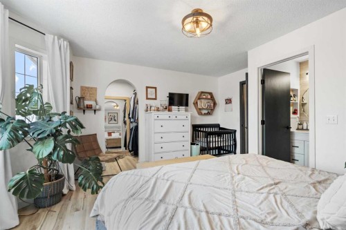 168 Chaparral Ridge Circle Se, Calgary, AB - Indoor Photo Showing Bedroom