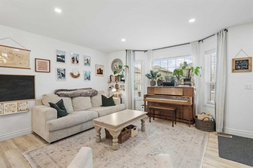 168 Chaparral Ridge Circle Se, Calgary, AB - Indoor Photo Showing Living Room