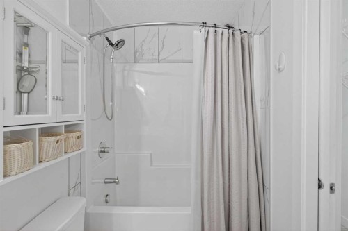 2408-76 Cornerstone Passage Ne, Calgary, AB - Indoor Photo Showing Bathroom