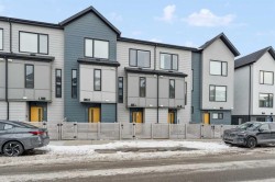 22 Evanscrest Court NW Calgary, AB T3P 1S2