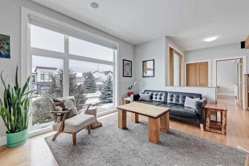 4512 21 Avenue Nw, Calgary, AB - Indoor Photo Showing Other Room