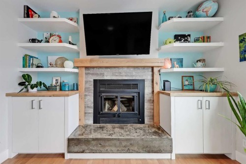 4512 21 Avenue Nw, Calgary, AB - Indoor With Fireplace