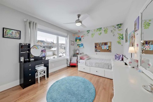 4512 21 Avenue Nw, Calgary, AB - Indoor Photo Showing Bedroom