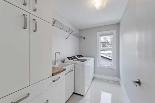 4512 21 Avenue Nw, Calgary, AB - Indoor Photo Showing Laundry Room