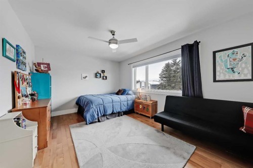 4512 21 Avenue Nw, Calgary, AB - Indoor Photo Showing Bedroom