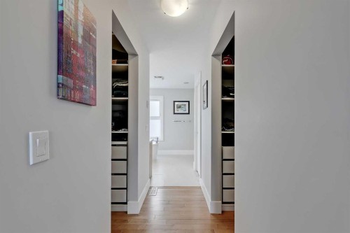 4512 21 Avenue Nw, Calgary, AB - Indoor Photo Showing Other Room