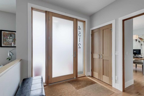 4512 21 Avenue Nw, Calgary, AB - Indoor Photo Showing Other Room