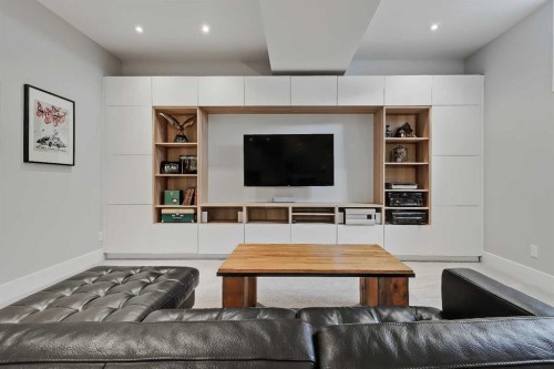 4512 21 Avenue Nw, Calgary, AB - Indoor Photo Showing Living Room